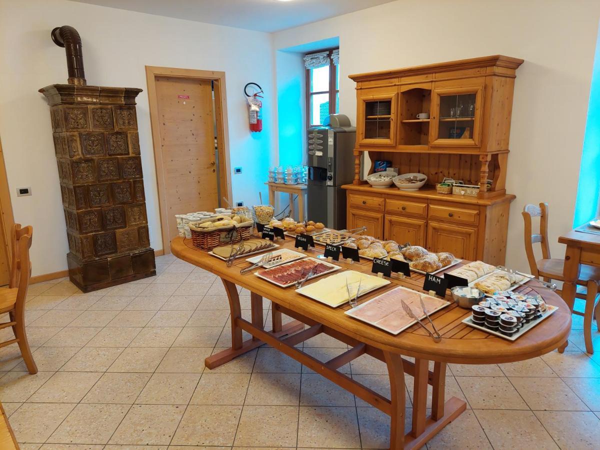 Taxus Hostel Pieve Tesino Kültér fotó