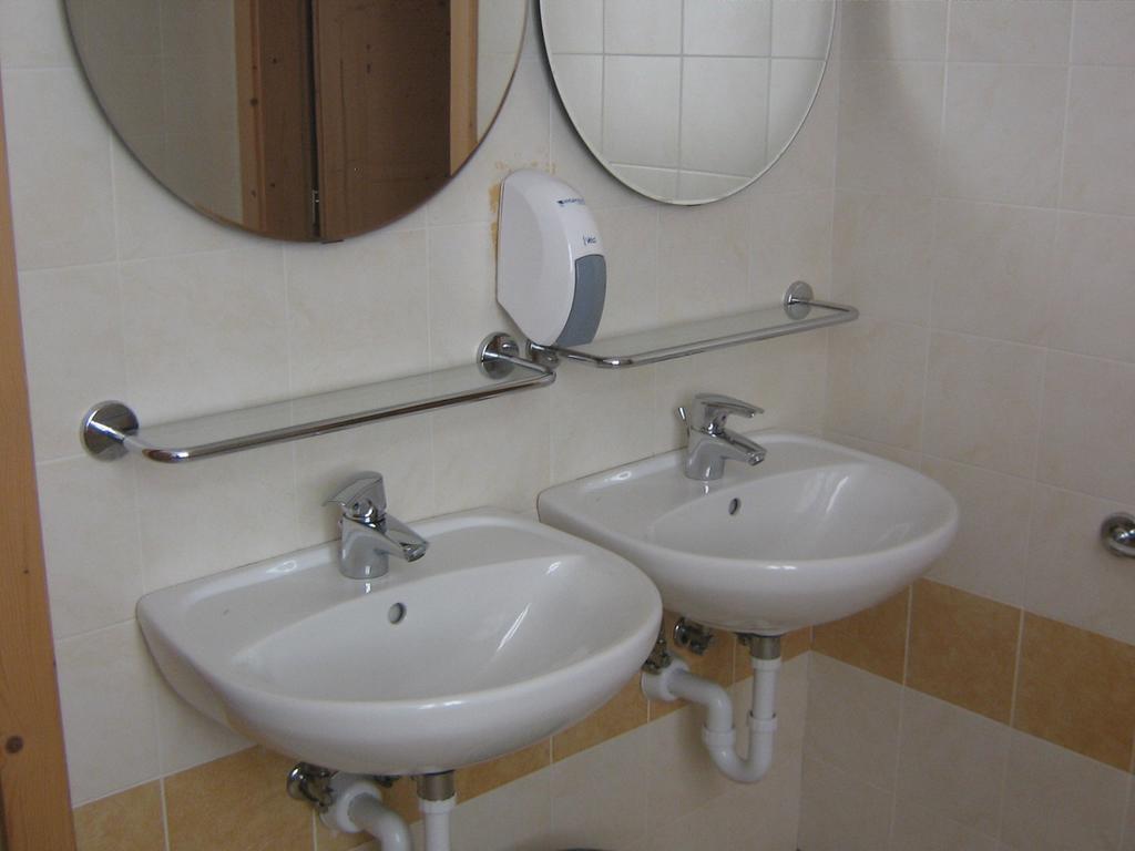 Taxus Hostel Pieve Tesino Szoba fotó
