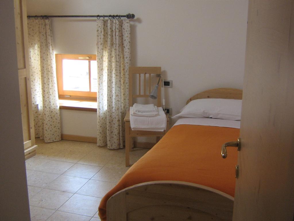 Taxus Hostel Pieve Tesino Szoba fotó