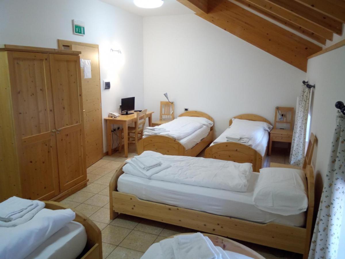 Taxus Hostel Pieve Tesino Kültér fotó