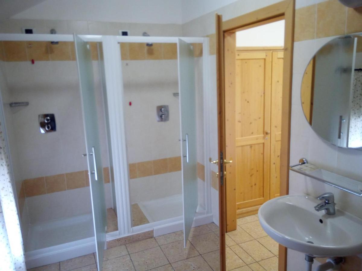 Taxus Hostel Pieve Tesino Kültér fotó